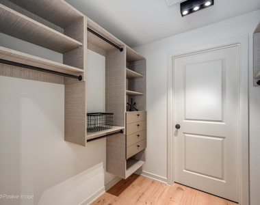 1235 N Ashland Avenue - Photo Thumbnail 4