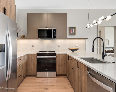 1235 N Ashland Avenue - Photo Thumbnail 10