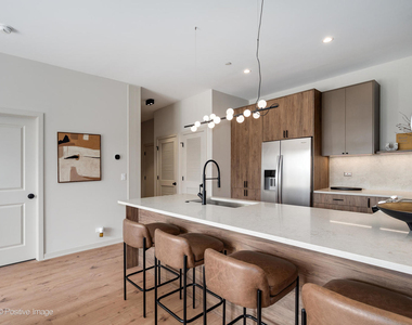 1235 N Ashland Avenue - Photo Thumbnail 9