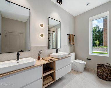 1235 N Ashland Avenue - Photo Thumbnail 16