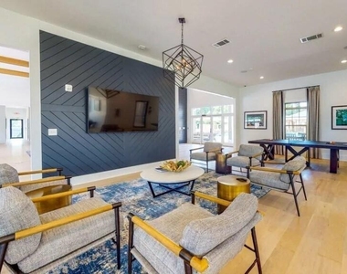 1875 Maple Drive - Photo Thumbnail 3