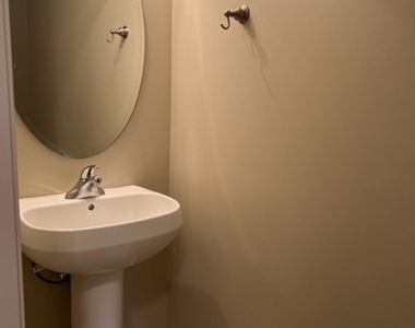 616 Lincoln Station Drive - Photo Thumbnail 7