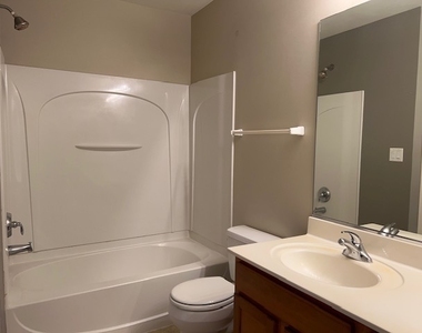 616 Lincoln Station Drive - Photo Thumbnail 10