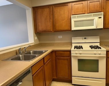 616 Lincoln Station Drive - Photo Thumbnail 5