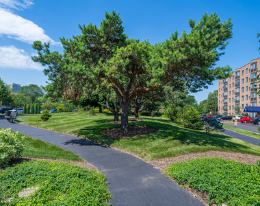 637 E Woodland Park Avenue - Photo Thumbnail 3
