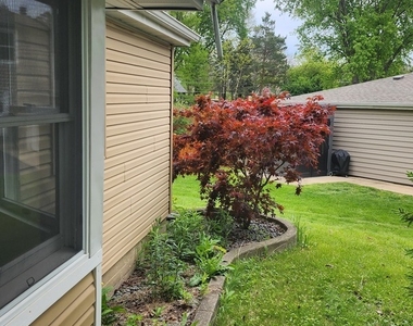 20831 N Maple Court - Photo Thumbnail 2