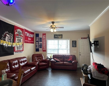 194 Strickland Avenue - Photo Thumbnail 6