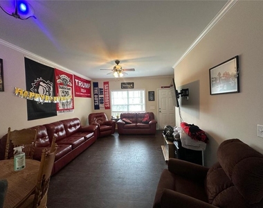 194 Strickland Avenue - Photo Thumbnail 7