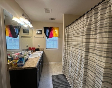 194 Strickland Avenue - Photo Thumbnail 9