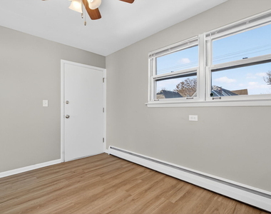36 S Kensington Avenue - Photo Thumbnail 3