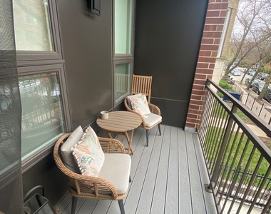 933 W Belle Plaine Avenue - Photo Thumbnail 6