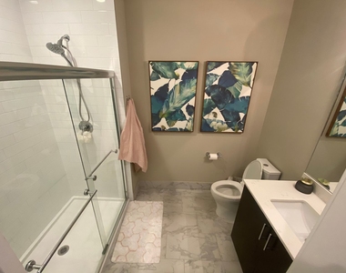 933 W Belle Plaine Avenue - Photo Thumbnail 4