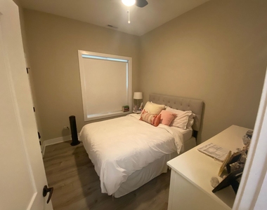 933 W Belle Plaine Avenue - Photo Thumbnail 3