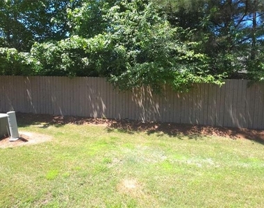 252 Tara Commons Drive - Photo Thumbnail 16