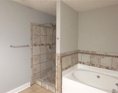 252 Tara Commons Drive - Photo Thumbnail 6