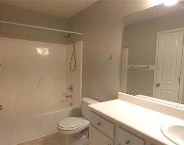 252 Tara Commons Drive - Photo Thumbnail 8