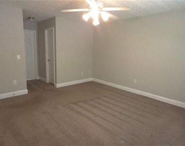 252 Tara Commons Drive - Photo Thumbnail 11