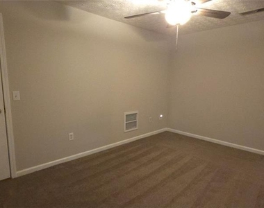 252 Tara Commons Drive - Photo Thumbnail 5