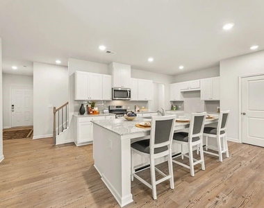 660 Point Place Drive - Photo Thumbnail 3