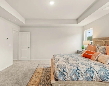 660 Point Place Drive - Photo Thumbnail 19