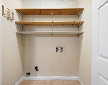 2898 Lakemont Drive Sw - Photo Thumbnail 9