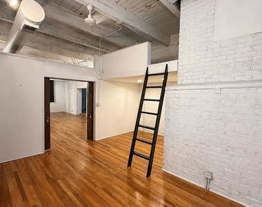 312 N May Street - Photo Thumbnail 3