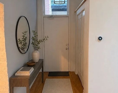312 N May Street - Photo Thumbnail 5