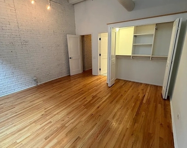 312 N May Street - Photo Thumbnail 8