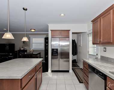 533 Bobby Lane - Photo Thumbnail 5