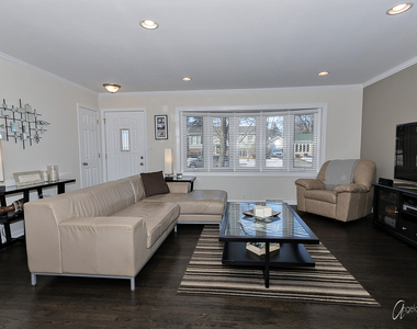 533 Bobby Lane - Photo Thumbnail 8