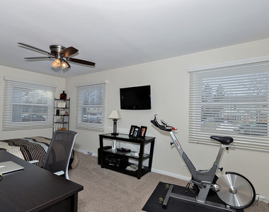 533 Bobby Lane - Photo Thumbnail 14