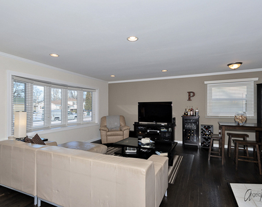 533 Bobby Lane - Photo Thumbnail 6