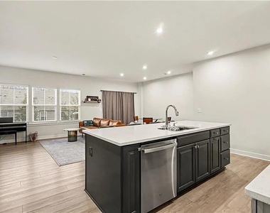 136 Salt Lake Lane Lane - Photo Thumbnail 6