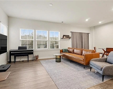 136 Salt Lake Lane Lane - Photo Thumbnail 3