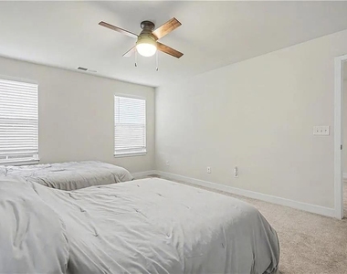 136 Salt Lake Lane Lane - Photo Thumbnail 11