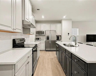 136 Salt Lake Lane Lane - Photo Thumbnail 7