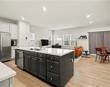 136 Salt Lake Lane Lane - Photo Thumbnail 8