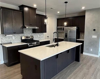 360 Salt Lake Lane Lane - Photo Thumbnail 8