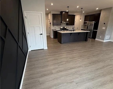 360 Salt Lake Lane Lane - Photo Thumbnail 6
