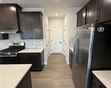 360 Salt Lake Lane Lane - Photo Thumbnail 3