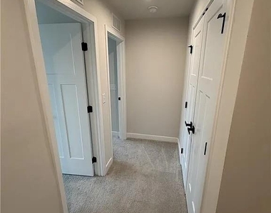 360 Salt Lake Lane Lane - Photo Thumbnail 11