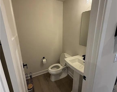 360 Salt Lake Lane Lane - Photo Thumbnail 17