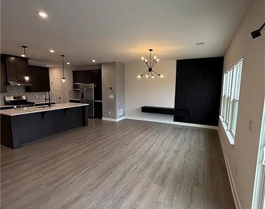360 Salt Lake Lane Lane - Photo Thumbnail 7