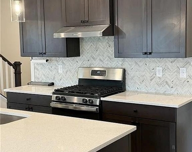 360 Salt Lake Lane Lane - Photo Thumbnail 5