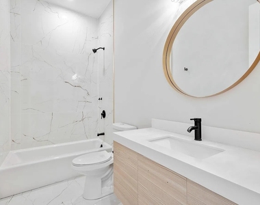 4931 N Kimball Avenue - Photo Thumbnail 6