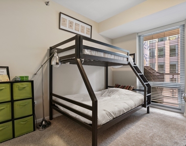 160 E Illinois Street - Photo Thumbnail 13