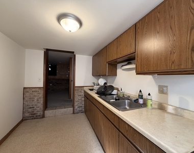 227 W Locust Street - Photo Thumbnail 5