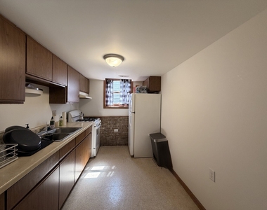 227 W Locust Street - Photo Thumbnail 4