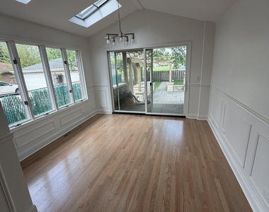 8908 Ozark Avenue - Photo Thumbnail 12