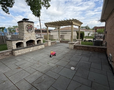 8908 Ozark Avenue - Photo Thumbnail 20